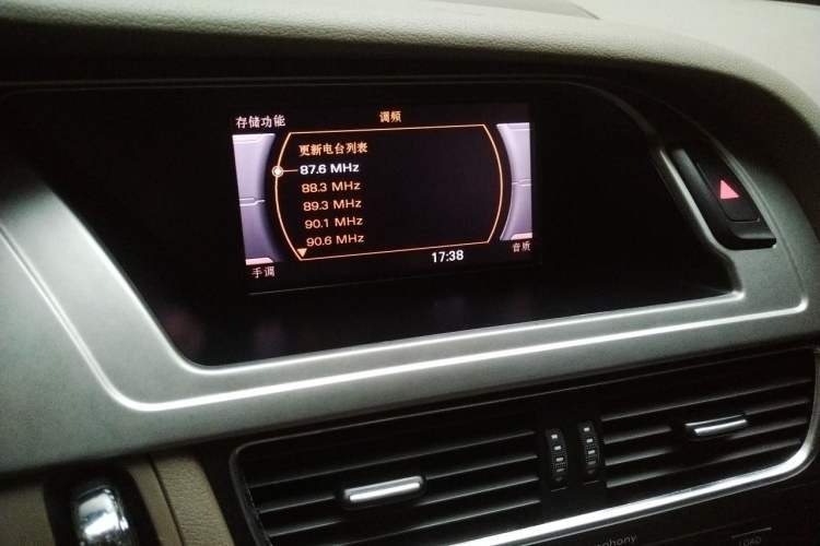 Used Audi A4L 2012 2.0 TFSI automatic Comfort trim level Audio And AC Panel