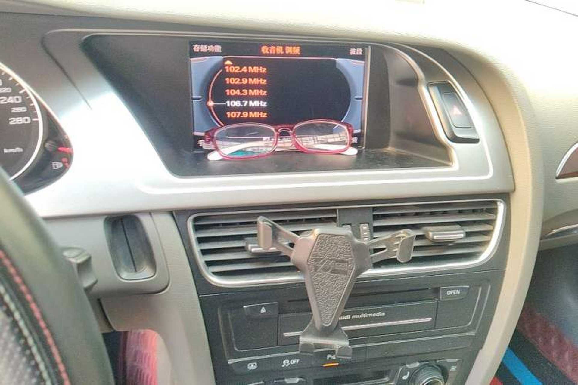 Used Audi A4L 2012 2.0 TFSI automatic luxury version Audio And AC Panel