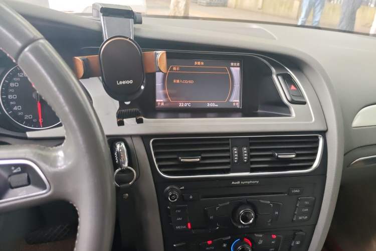 Used Audi A4L 2012 2.0 TFSI automatic standard version Audio And AC Panel