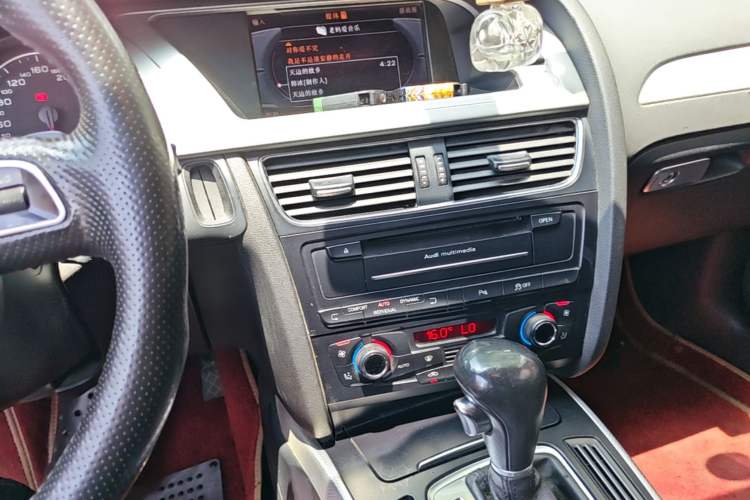 Used Audi A4L 2012 2.0 TFSI automatic sporty version Audio And AC Panel
