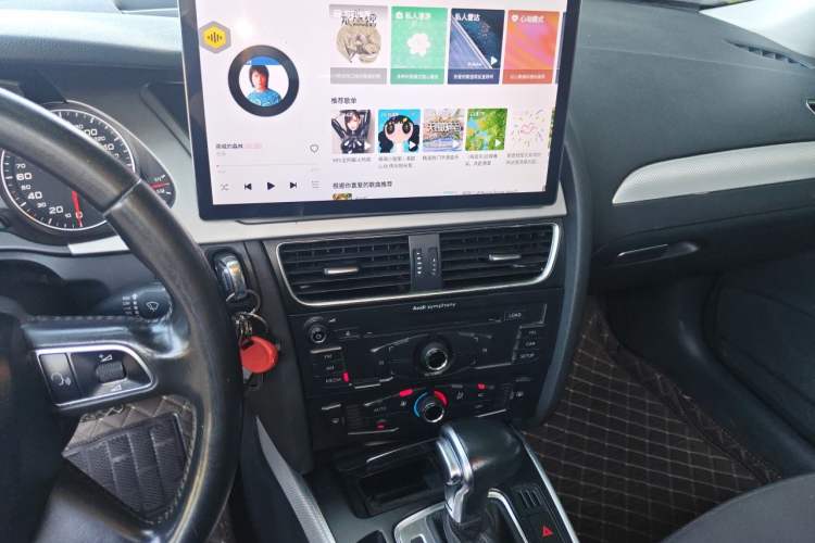 Used Audi A4L 2012 2.0 TFSI automatic standard version Audio And AC Panel
