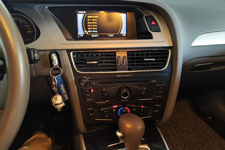 Used Audi A4L 2012 2.0 TFSI automatic sporty version Audio And AC Panel