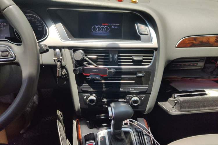 Used Audi A4L 2012 2.0 TFSI Automatic Technology Model Audio And AC Panel