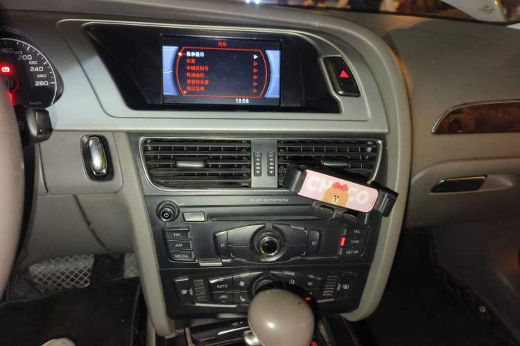 Used Audi A4L 2012 2.0 TFSI automatic Comfort trim level Audio And AC Panel