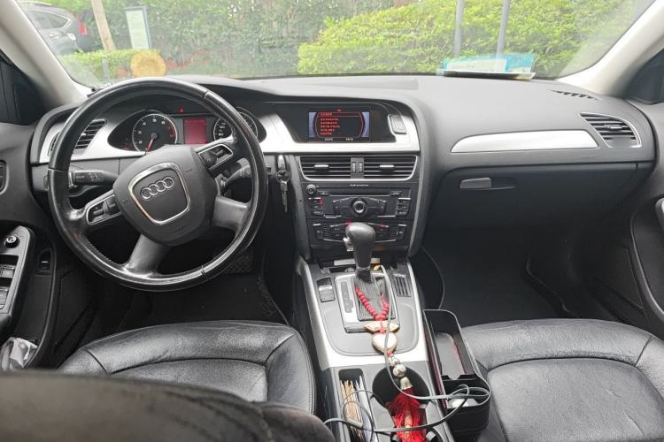 Used Audi A4L 2012 2.0 TFSI automatic standard version Center Console