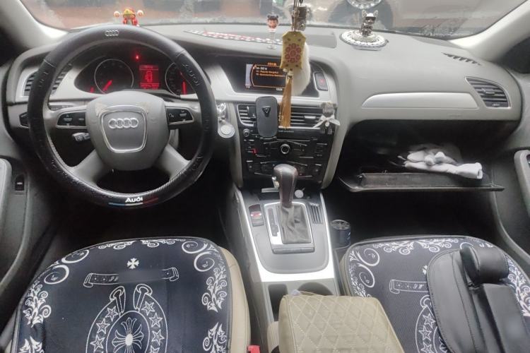 Used Audi A4L 2012 2.0 TFSI automatic standard version Center Console