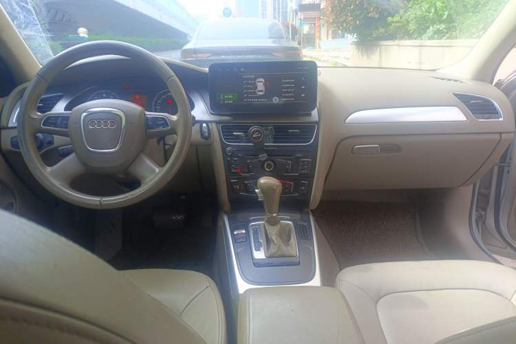 Used Audi A4L 2012 2.0 TFSI automatic standard version Center Console