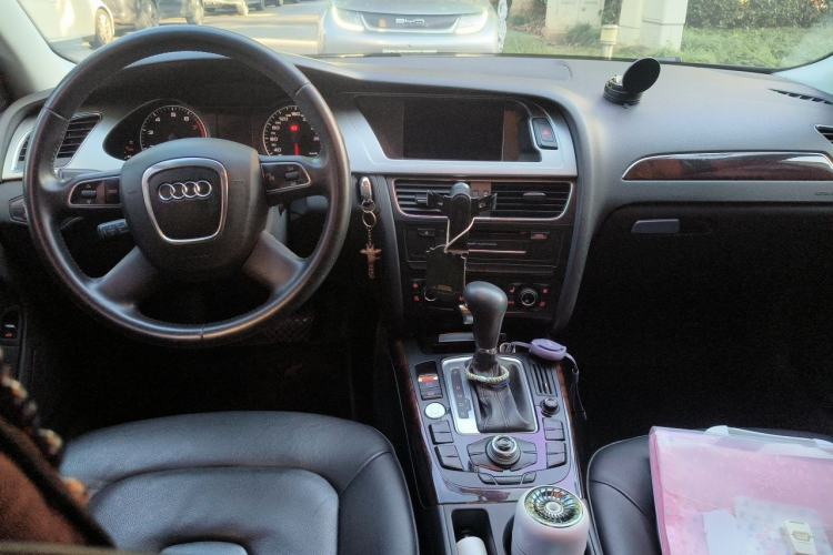 Used Audi A4L 2012 2.0 TFSI Automatic Technology Model Center Console
