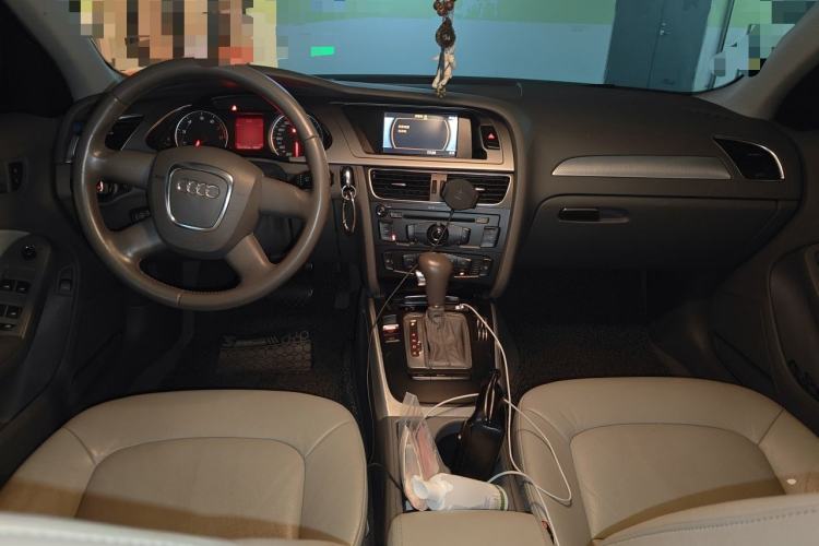 Used Audi A4L 2012 2.0 TFSI automatic standard version Center Console
