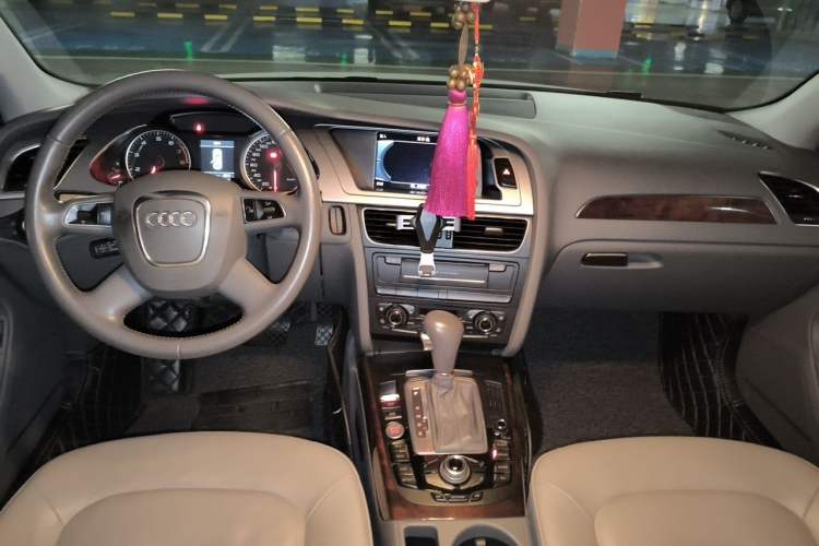 Used Audi A4L 2012 2.0 TFSI Automatic Technology Model Center Console
