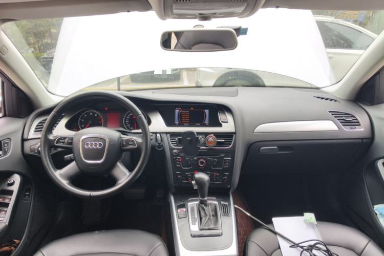 Used Audi A4L 2012 2.0 TFSI automatic standard version Center Console