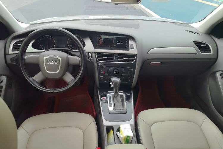 Used Audi A4L 2012 1.8 TFSI Automatic Comfort Model Center Console