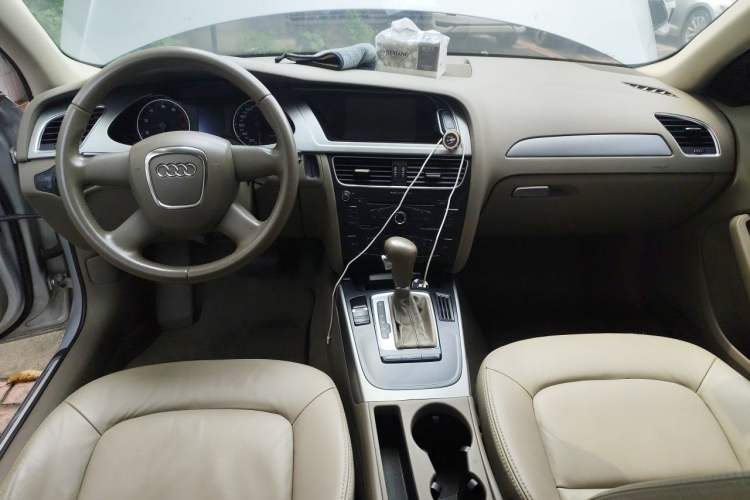 Used Audi A4L 2012 1.8 TFSI Automatic Comfort Model Center Console