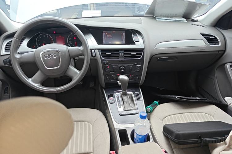 Used Audi A4L 2012 1.8 TFSI Automatic Comfort Model Center Console