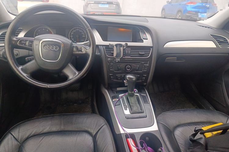 Used Audi A4L 2012 2.0 TFSI automatic standard version Center Console