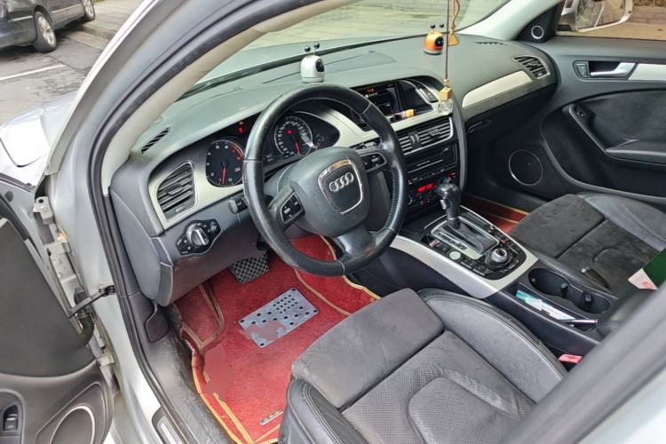 Used Audi A4L 2012 2.0 TFSI automatic sporty version Center Console