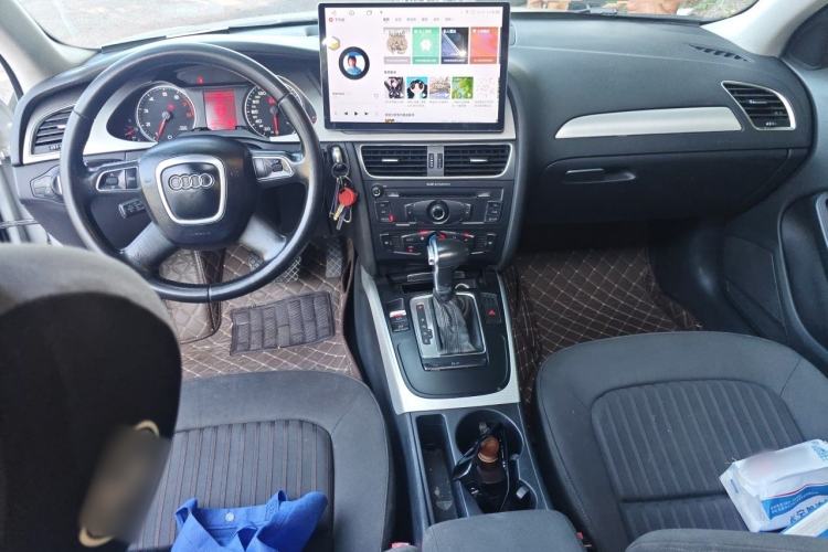 Used Audi A4L 2012 2.0 TFSI automatic standard version Center Console