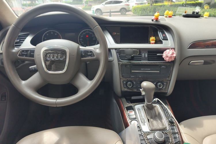Used Audi A4L 2012 2.0 TFSI Automatic Technology Model Center Console