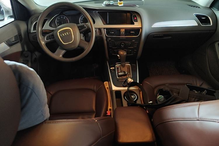 Used Audi A4L 2012 2.0 TFSI automatic sporty version Center Console