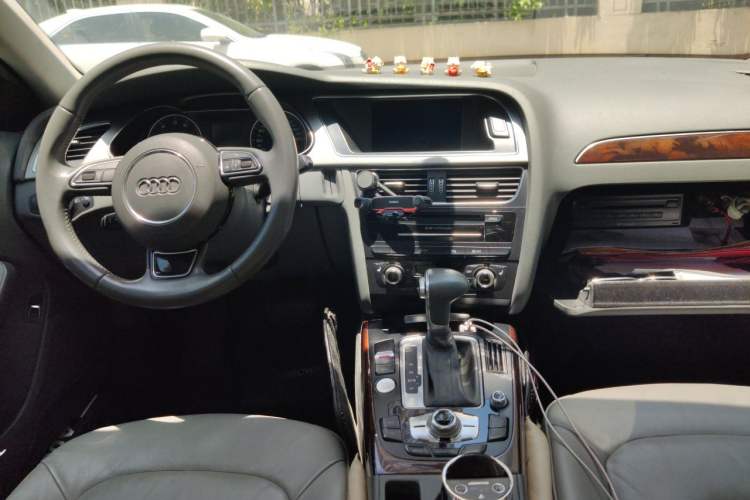 Used Audi A4L 2012 2.0 TFSI Automatic Technology Model Center Console