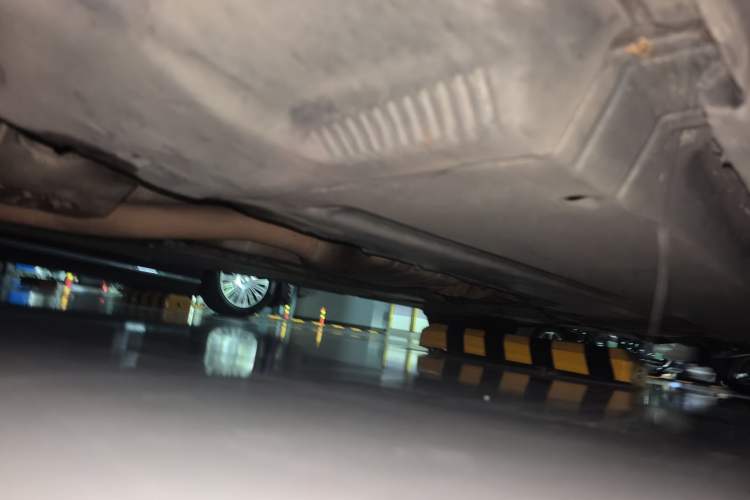 Used Audi A4L 2012 2.0 TFSI automatic standard version Chassis Front Left
