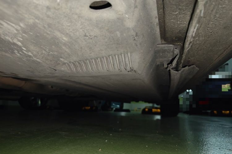 Used Audi A4L 2012 2.0 TFSI automatic standard version Chassis Front Left