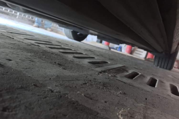 Used Audi A4L 2012 2.0 TFSI automatic standard version Chassis Front Left