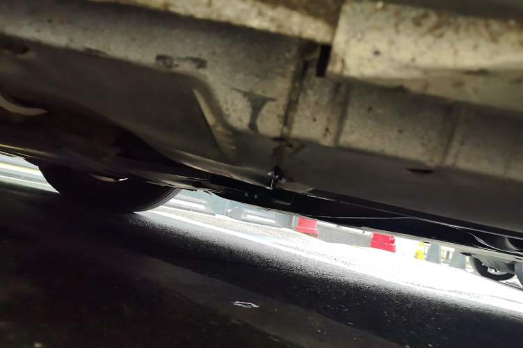 Used Audi A4L 2012 2.0 TFSI automatic standard version Chassis Front Left