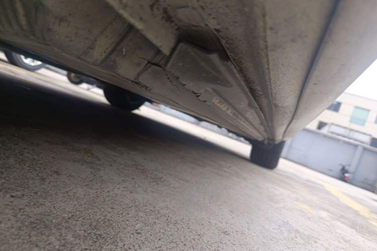 Used Audi A4L 2012 2.0 TFSI automatic standard version Chassis Front Left