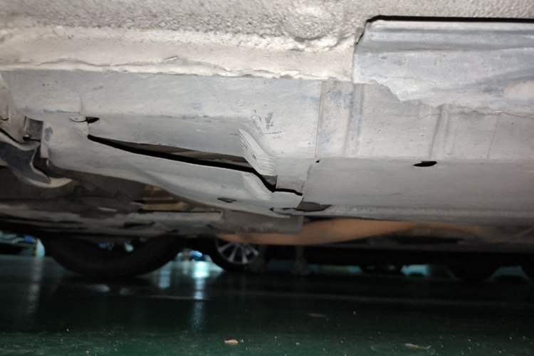 Used Audi A4L 2012 2.0 TFSI automatic standard version Chassis Front Left