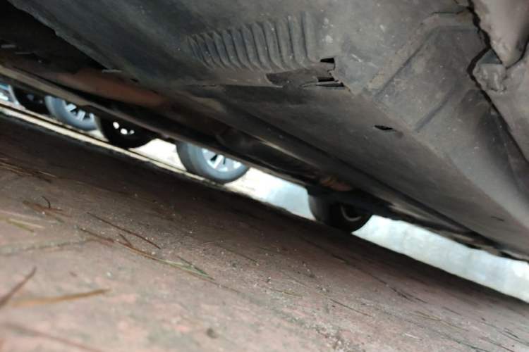 Used Audi A4L 2012 2.0 TFSI automatic standard version Chassis Front Left