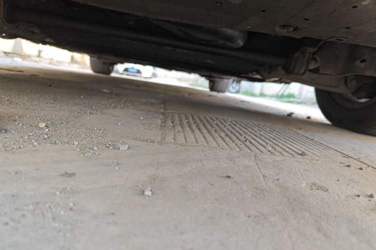 Used Audi A4L 2012 2.0 TFSI automatic standard version Chassis Front