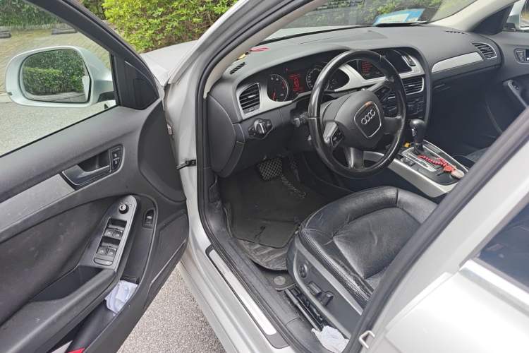 Used Audi A4L 2012 2.0 TFSI automatic standard version Driver Seat
