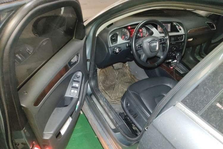 Used Audi A4L 2012 2.0 TFSI automatic standard version Driver Seat