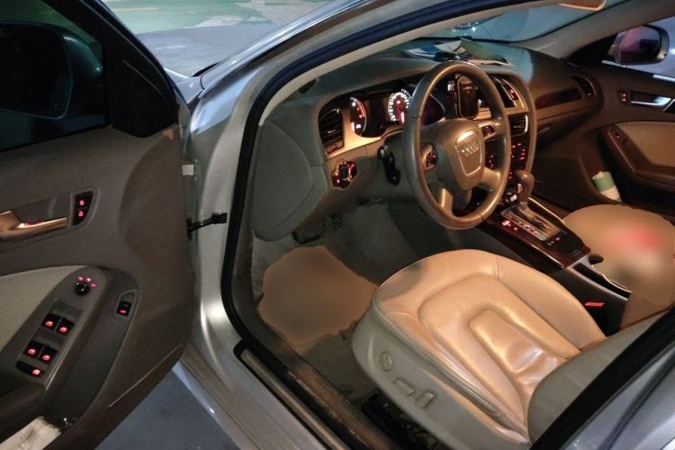 Used Audi A4L 2012 2.0 TFSI automatic Comfort trim level Driver Seat