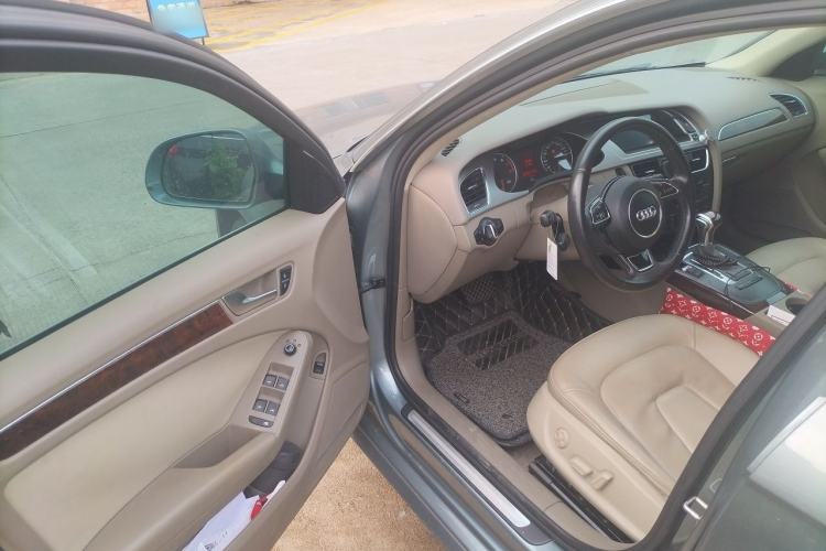 Used Audi A4L 2012 2.0 TFSI automatic Comfort trim level Driver Seat
