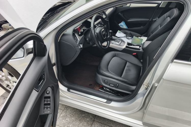 Used Audi A4L 2012 2.0 TFSI automatic standard version Driver Seat