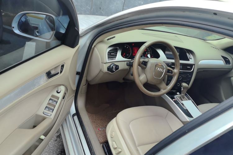 Used Audi A4L 2012 2.0 TFSI automatic standard version Driver Seat