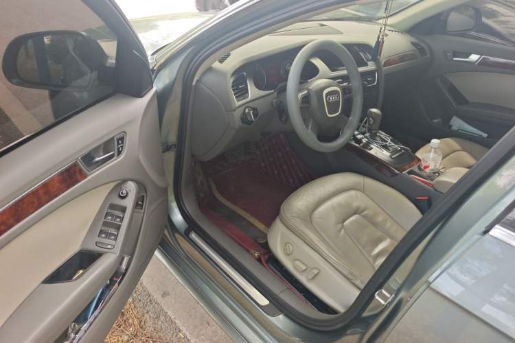 Used Audi A4L 2012 2.0 TFSI automatic Comfort trim level Driver Seat
