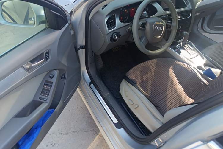 Used Audi A4L 2012 2.0 TFSI automatic standard version Driver Seat