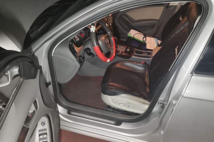 Used Audi A4L 2012 2.0 TFSI automatic Comfort trim level Driver Seat
