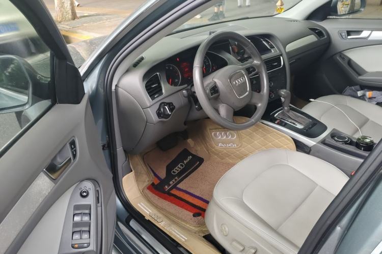 Used Audi A4L 2012 2.0 TFSI automatic standard version Driver Seat