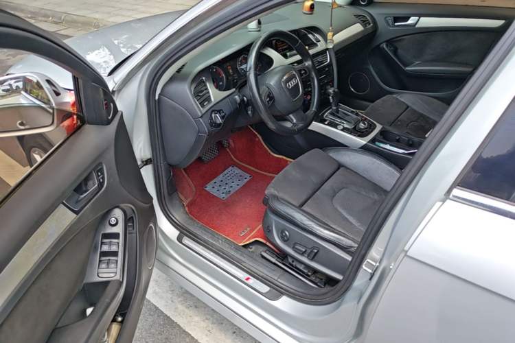 Used Audi A4L 2012 2.0 TFSI automatic sporty version Driver Seat