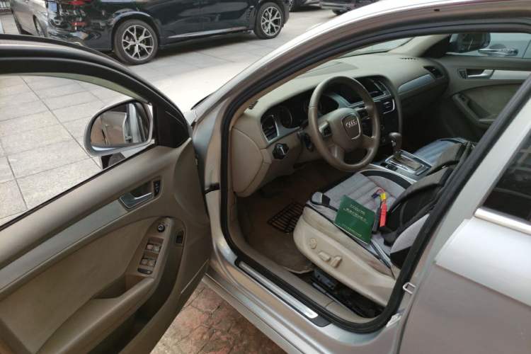 Used Audi A4L 2012 2.0 TFSI automatic standard version Driver Seat
