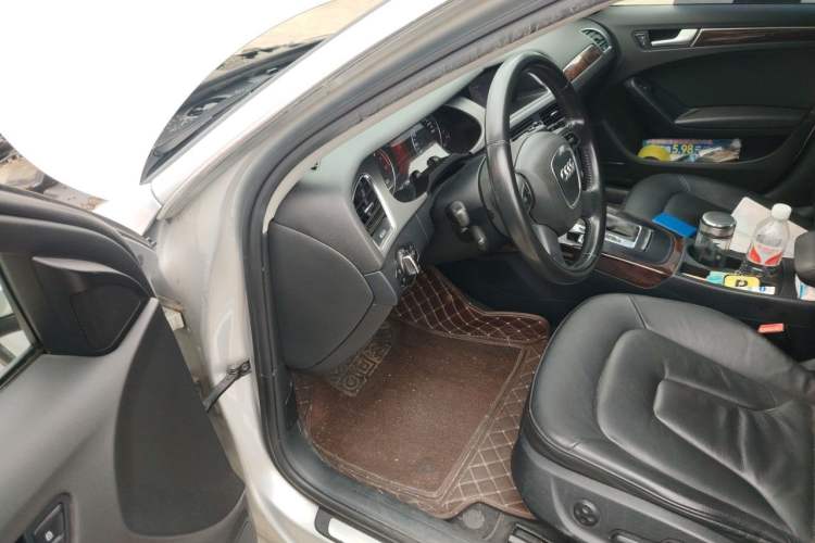 Used Audi A4L 2012 2.0 TFSI automatic Comfort trim level Driver Seat