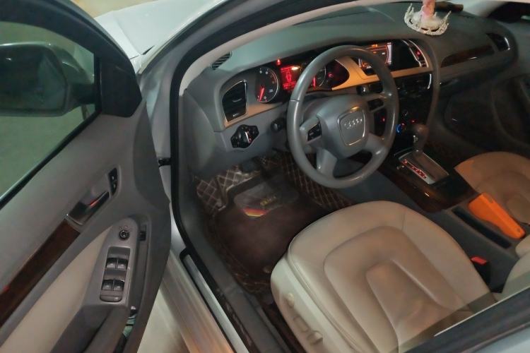 Used Audi A4L 2012 2.0 TFSI automatic Comfort trim level Driver Seat