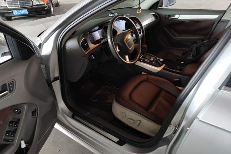 Used Audi A4L 2012 2.0 TFSI automatic sporty version Driver Seat
