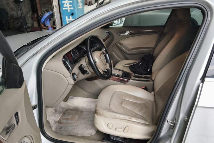 Used Audi A4L 2012 2.0 TFSI automatic Comfort trim level Driver Seat