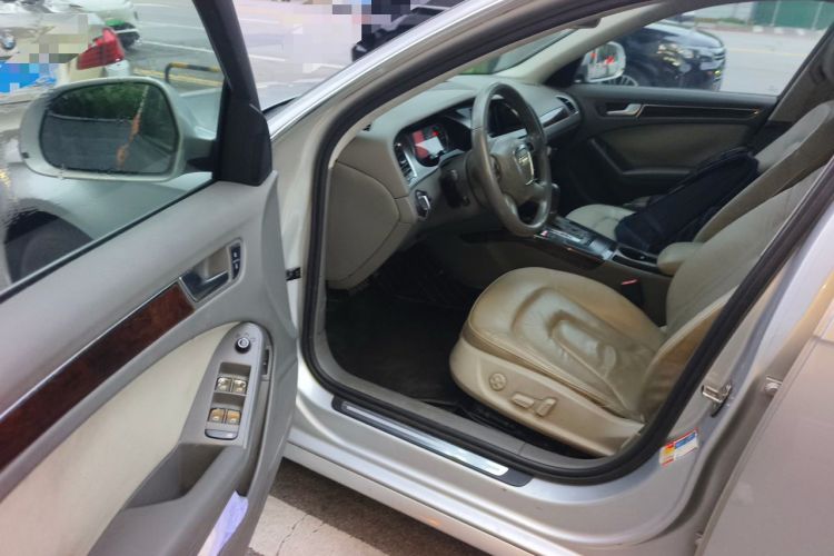 Used Audi A4L 2012 2.0 TFSI automatic Comfort trim level Driver Seat