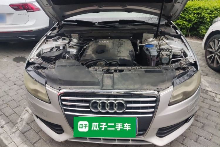 Used Audi A4L 2012 2.0 TFSI automatic Comfort trim level Engine Bay